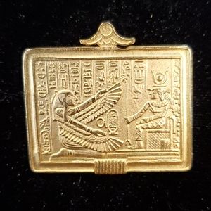 Goldtone Egyptian motif Cleopatra Isis brooch Sp4